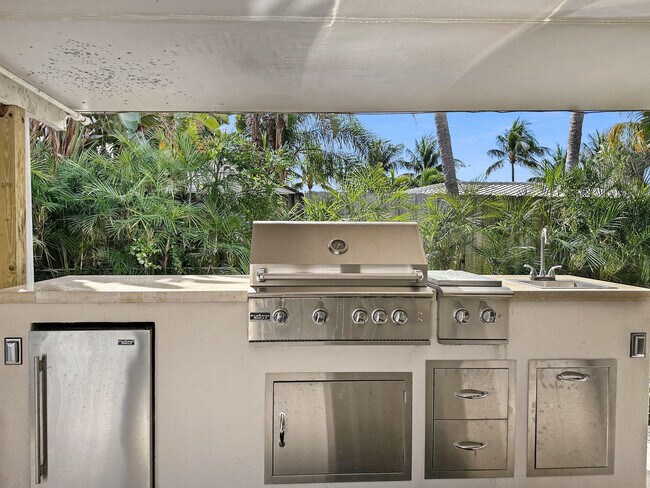 Building Photo - 280 SE 3rd Ave