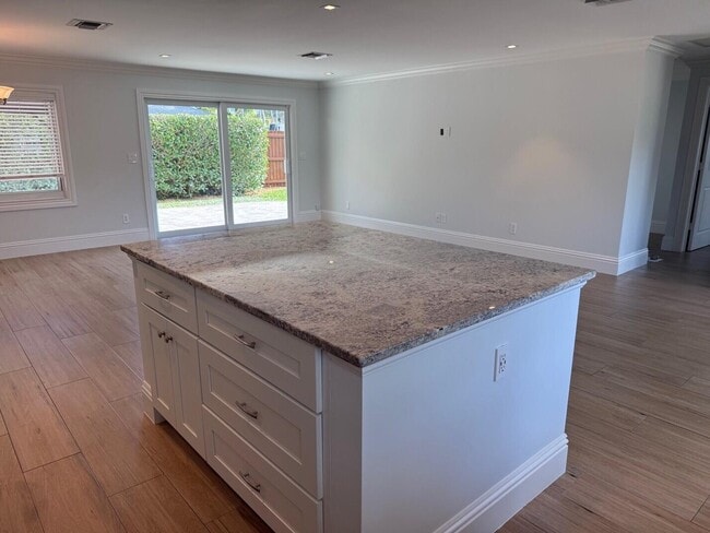 Building Photo - 1611 Treemont Ave