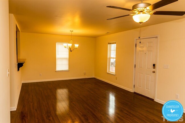 Building Photo - 917 Skinner Dr