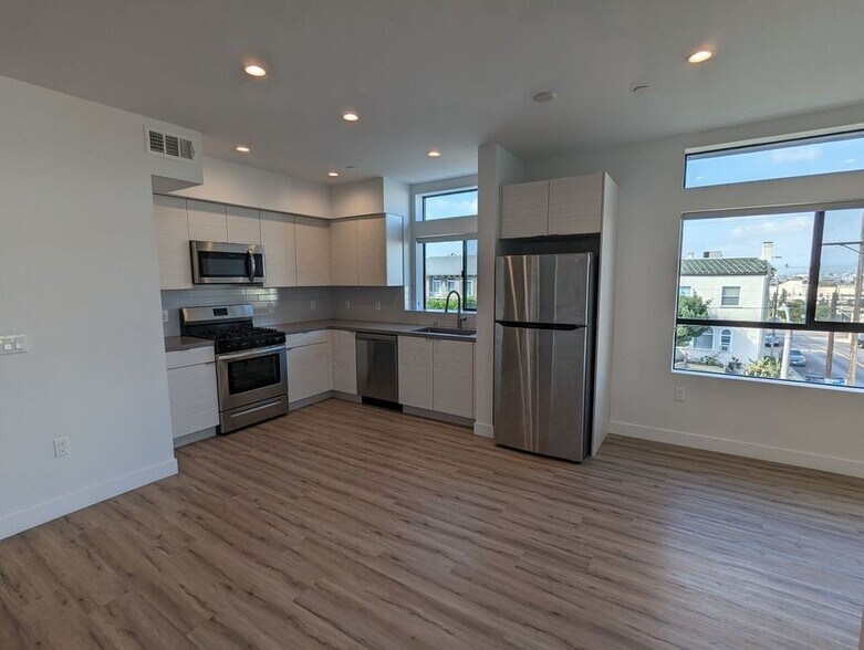 Building Photo - 338 Mariposa Ave
