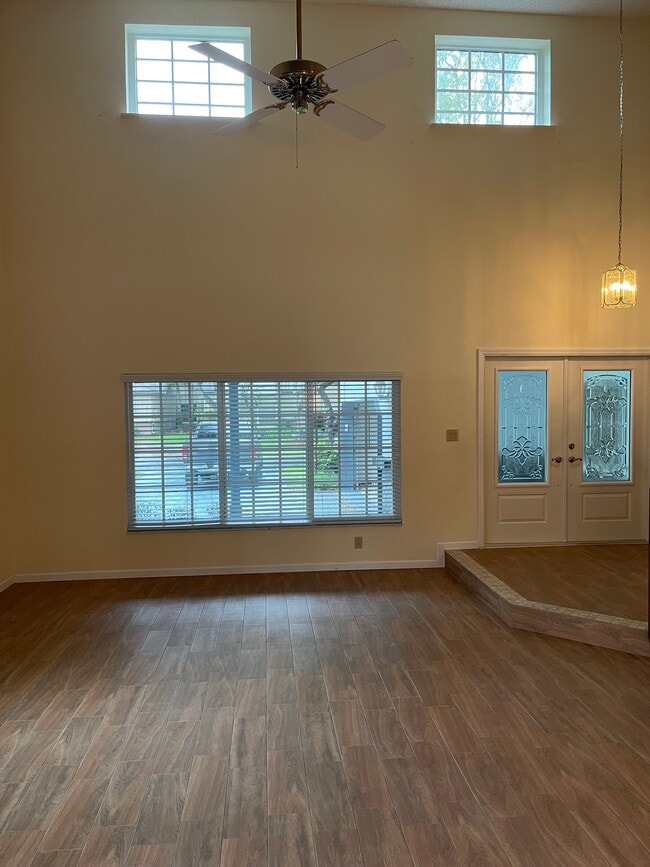 Building Photo - 6546 Windsor Dr