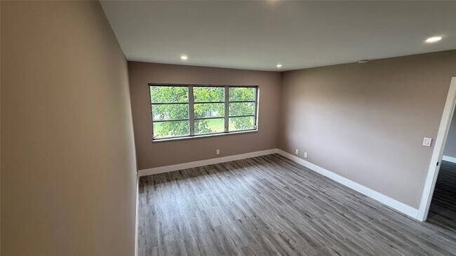 Building Photo - 8962 S Hollybrook Blvd