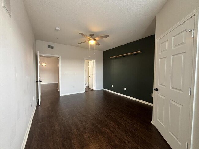 Building Photo - 14226 Fredricksburg Dr
