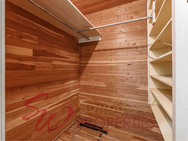 Building Photo - 4 Bedroom Home Just One Block from Campus | 2 Living Areas + Corner Lot