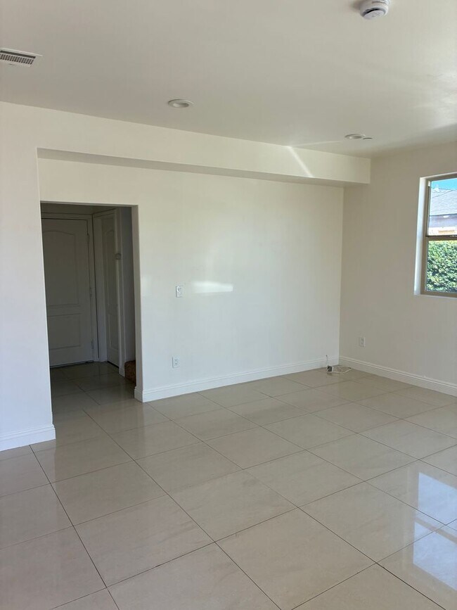 Building Photo - 9619Long