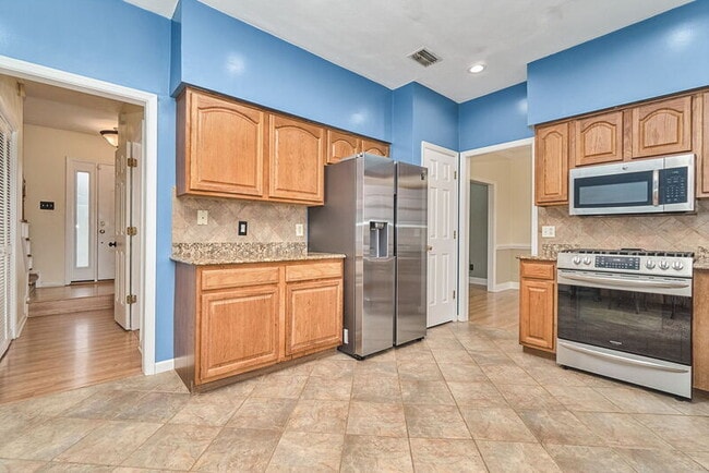 Building Photo - 625 Creekwood Dr