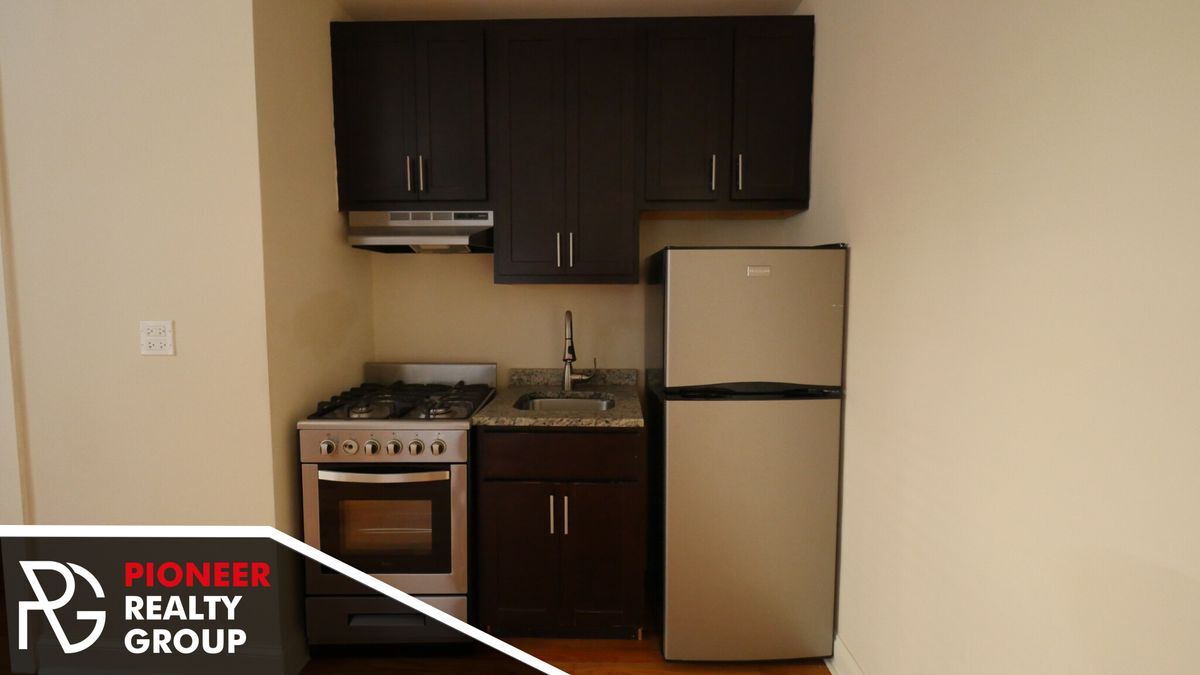 Building Photo - 612 W Patterson Ave
