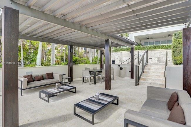 Building Photo - 3535 Hiawatha Ave