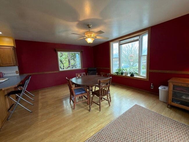 Building Photo - Modern Comfort Meets Classic Charm in South Tabor~ Fenced Backyard~ Garage~ Pets Welcome~ 94 Bike...