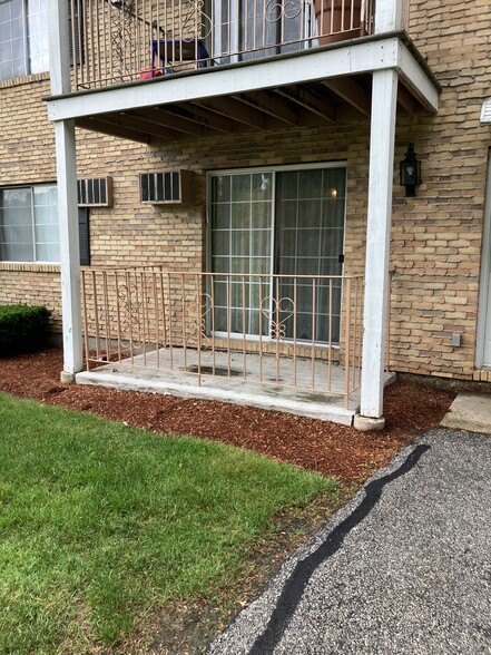 Building Photo - 377 Huse Rd