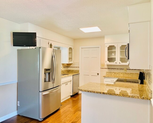 Building Photo - Charming Updated Home, Quiet Street Near Base, Fenced Yard!