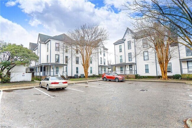 Building Photo - Updated 2 Bedroom Unit!