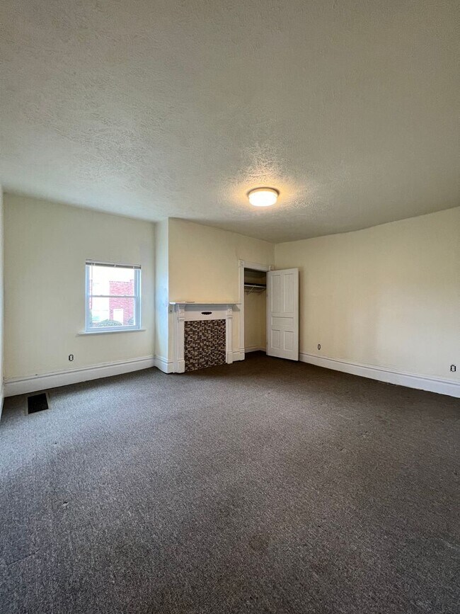 Building Photo - 1408 Fernleaf St