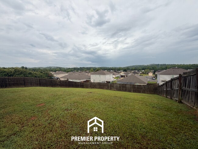 Building Photo - Move-In Ready 3BR Home in Tuscaloosa - Granite Counters & Enclosed Backyard