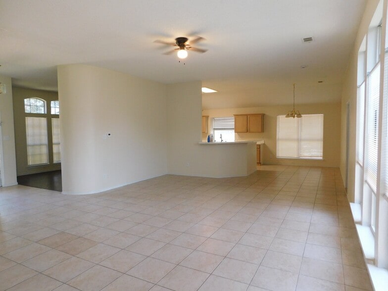 Building Photo - 624 Elm Falls Pl