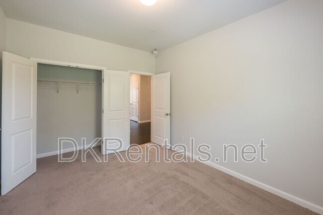 Building Photo - 2182 Talmai Dr
