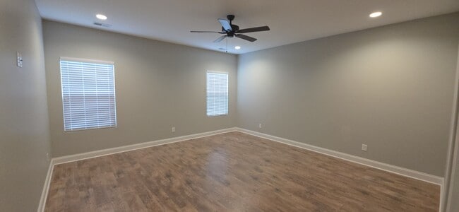 Building Photo - 418 Mcchrystal Dr