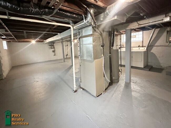 Building Photo - 4 Bedroom Home Close to Theodore Wirth Park