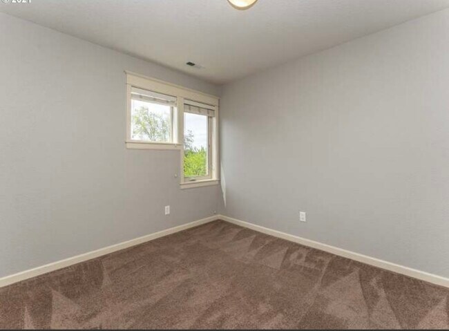 Building Photo - 3081 SE Riesling Rd