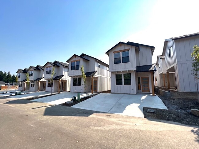 Building Photo - 9913 NE 46th Ct