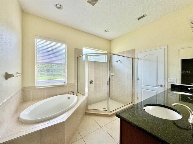 Building Photo - 3989 Windcrest Dr