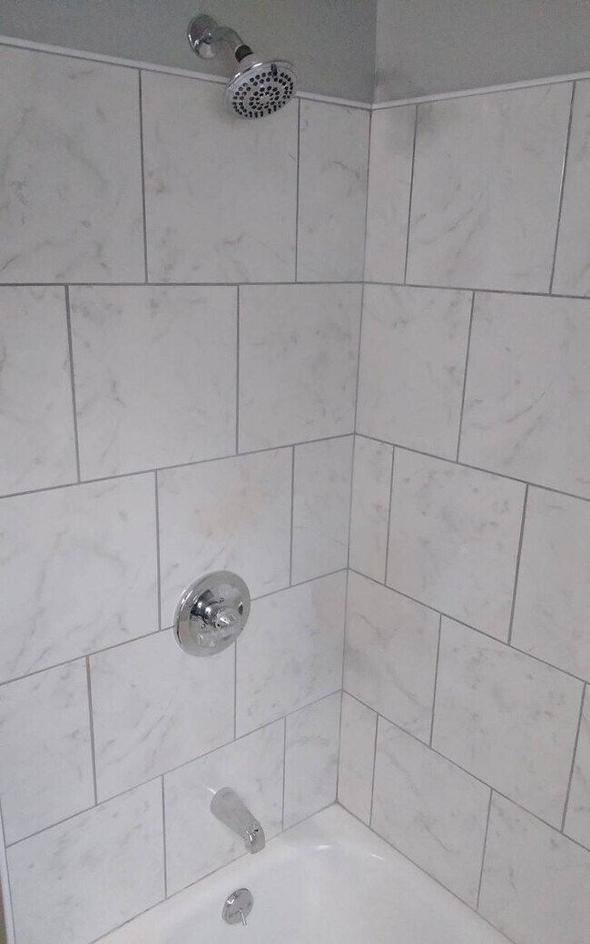 Building Photo - 2 bedroom house in Colonial Heights