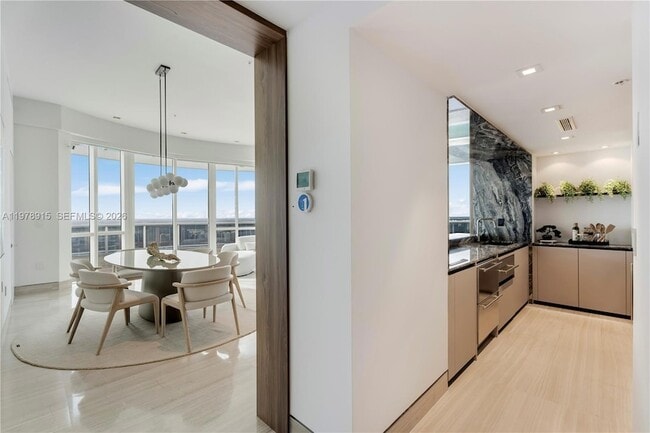 Building Photo - 18201 Collins Ave