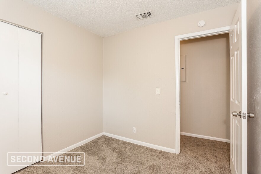 Building Photo - 4662 Roanoke Blvd