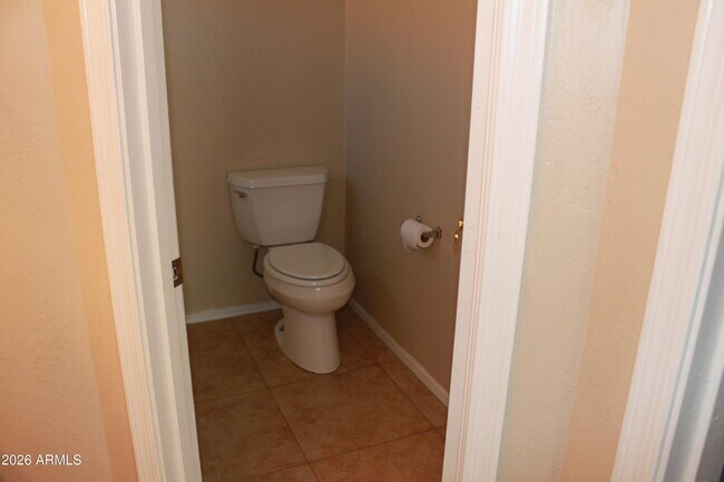 Building Photo - 921 S Val Vista Dr
