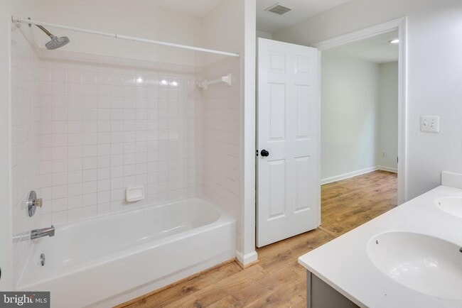 Building Photo - 1832 Tiger Lily Cir