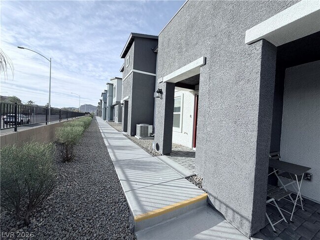 Building Photo - 9332 Serene Hbr St