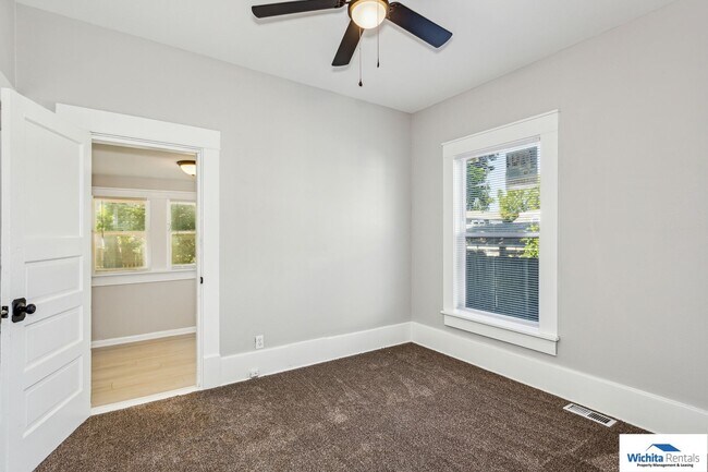 Building Photo - Large Bungalow  in College Hill