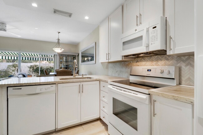 Building Photo - 6 Oakleaf Ct