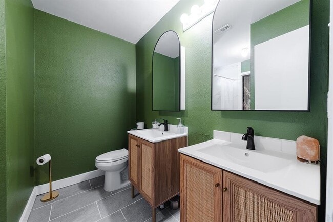 Building Photo - 722 Decker Prairie Dr