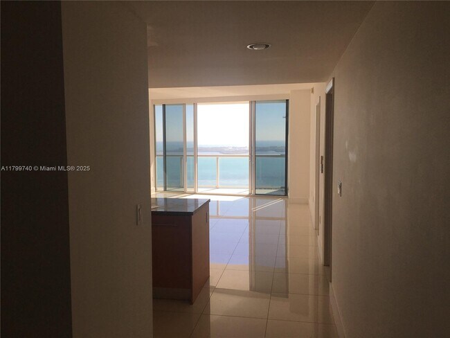 Building Photo - 475 Brickell Ave