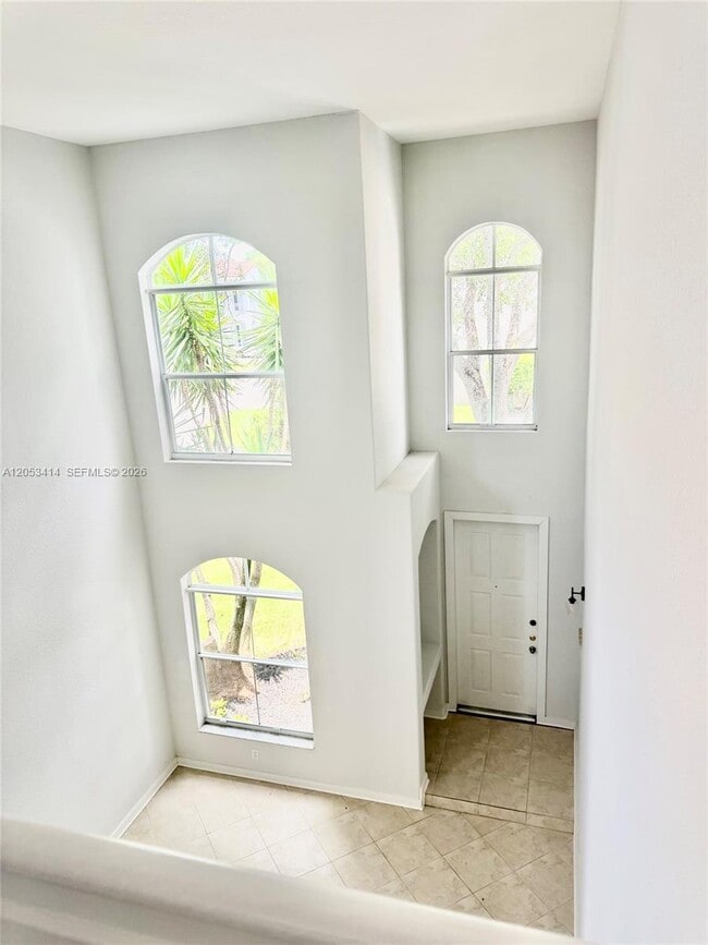 Building Photo - 4946 SW 38th Way