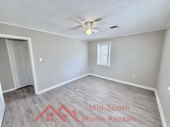 Building Photo - 566 Burlington Cir