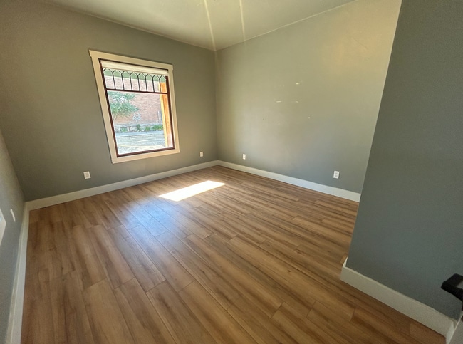 Building Photo - Stunning Remodeled 4 BR in North Missoula