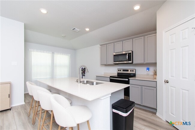 Building Photo - 1719 Cedrus Dr