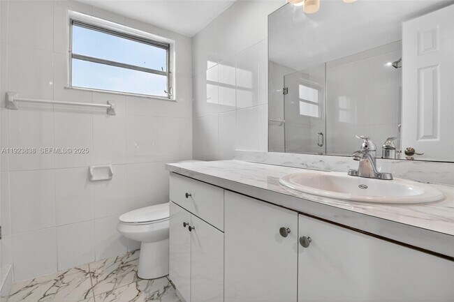 Building Photo - 500 NE 26th St