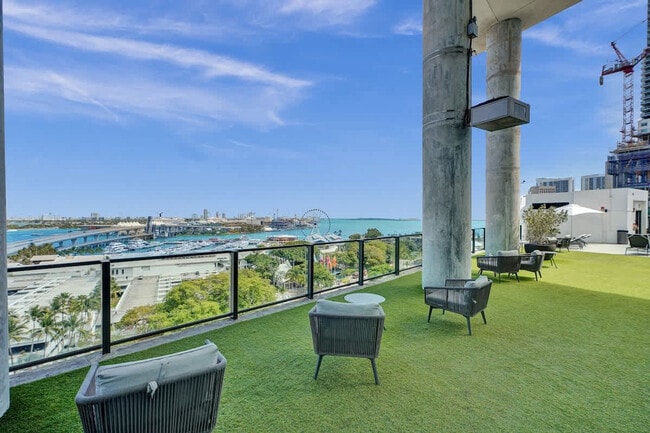 Building Photo - 398 NE 5th St