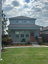 Building Photo - 2721 N Walnut Ave