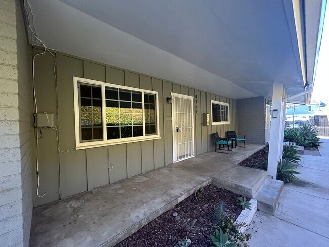 Building Photo - 2 bed 1 bath Apt in North Park Area