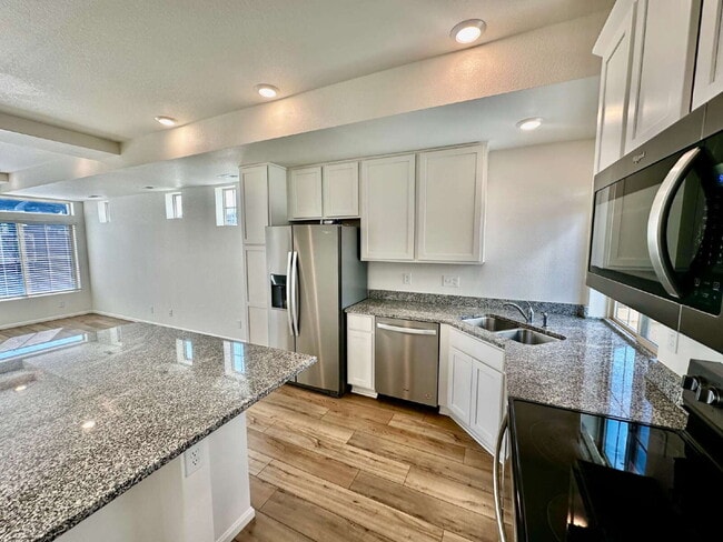 Building Photo - "Charming and spacious 3-Bed Sanctuary with 2.5 Baths the Reunion Community in Commerce City!"