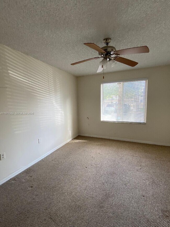 Building Photo - 22104 Glenmoor Dr