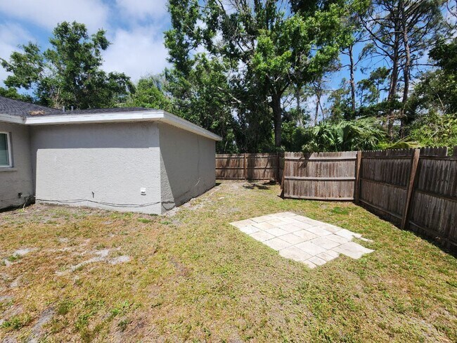 Building Photo - Housing Voucher Accepted -Upgraded 3 Bedroom 2 Bath - Minutes from Super Target and Publix