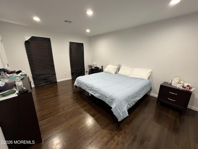 Building Photo - 8 Ridge Rd