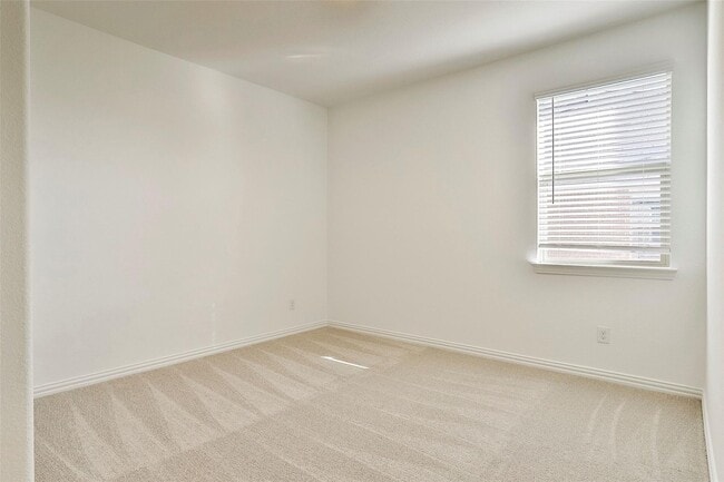 Building Photo - Cute Newer 4-2-2 N Ft. Worth