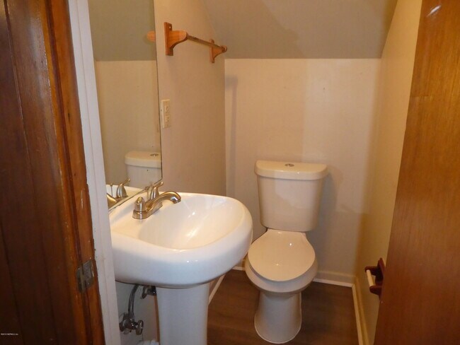 Building Photo - 1687 Glendale Rd