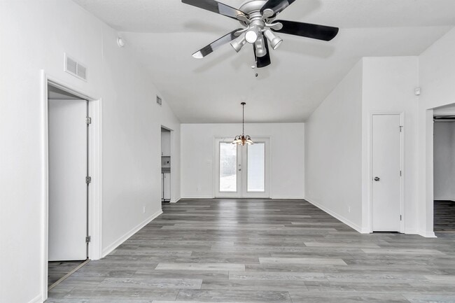 Building Photo - 2405 SE 46th Ct